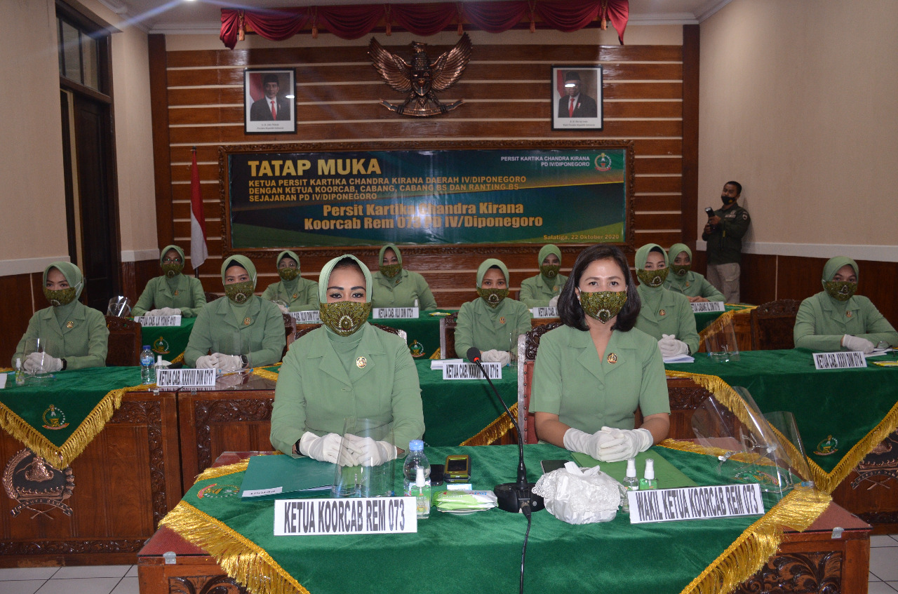 Ketua Persit Kartika Chandra Kirana Koorcabrem 073/Makutarama Laksanakan Pertemuan Secara Virtual  